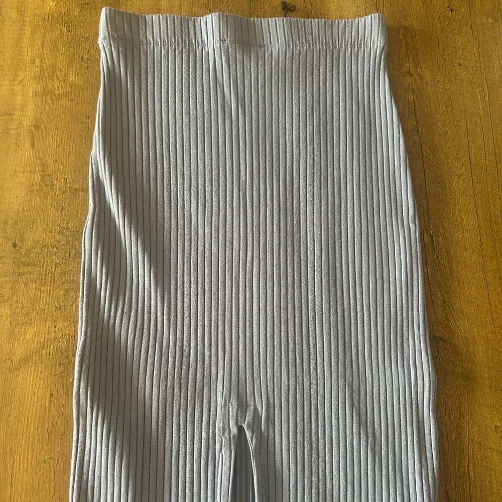 Zara Ribbed Periwinkle Midi Skirt Stretch Knit Back Slit Size Medium - Picture 9 of 9